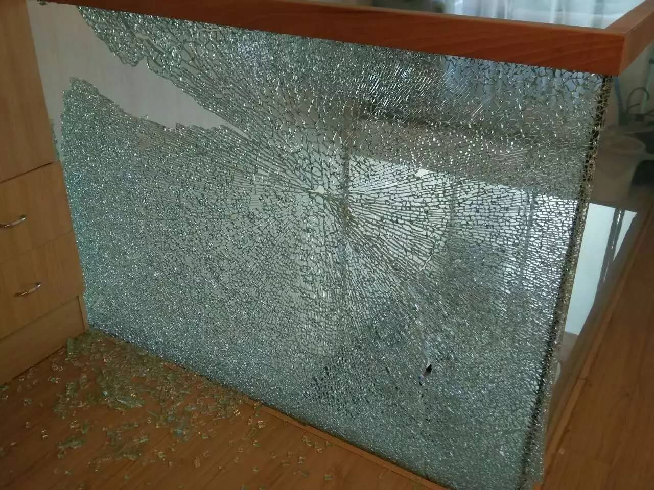 鋼化玻璃頻發(fā)爆裂，翡翠灣住戶安全堪憂